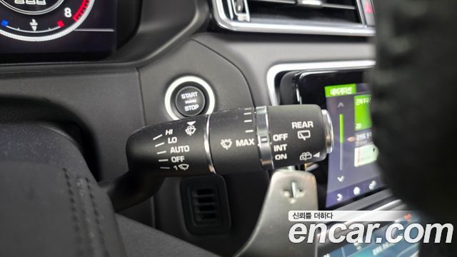 Land Rover Range Rover Velar 2019 — photo 36