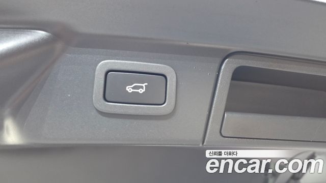 Land Rover Range Rover Velar 2019 — photo 38