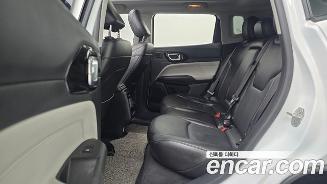 Jeep Compass 2022 — photo 18