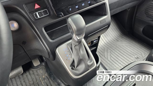 Hyundai Staria 2024 — photo 12