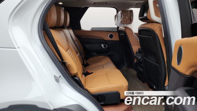 Land Rover Discovery 2018 — photo 17