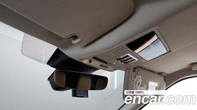 Land Rover Discovery 2018 — photo 18
