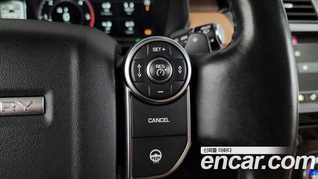 Land Rover Discovery 2018 — photo 24