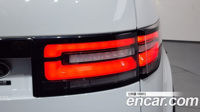 Land Rover Discovery 2018 — photo 9