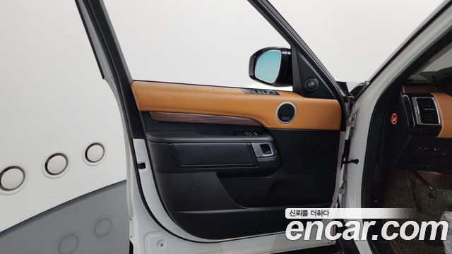 Land Rover Discovery 2018 — photo 14