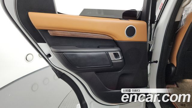 Land Rover Discovery 2018 — photo 15