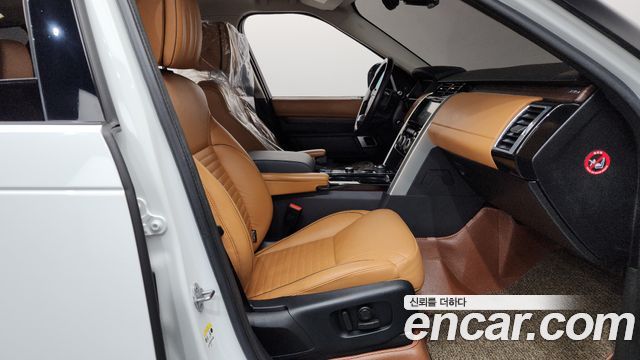 Land Rover Discovery 2018 — photo 16