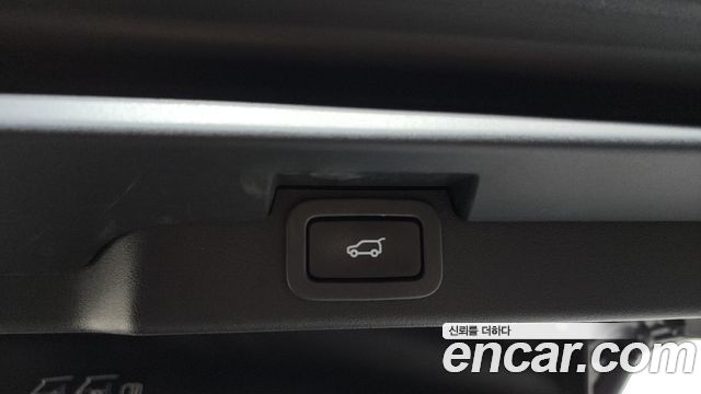 Land Rover Discovery 2018 — photo 27