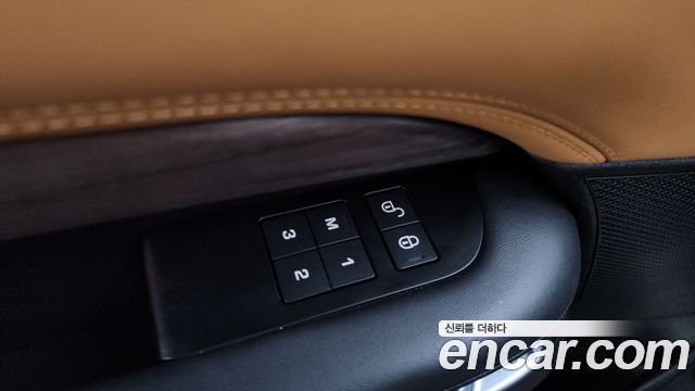 Land Rover Discovery 2018 — photo 31