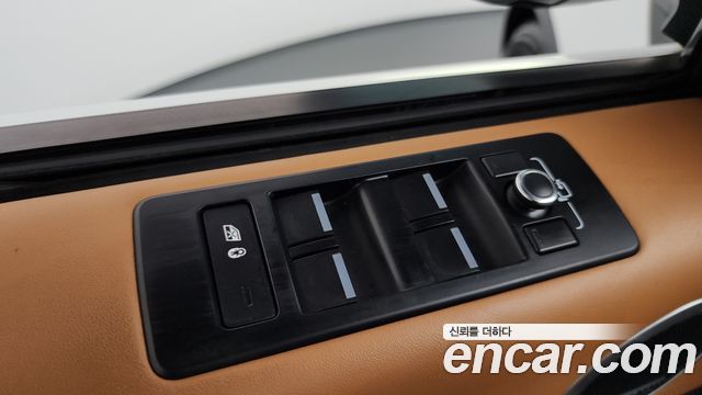 Land Rover Discovery 2018 — photo 32