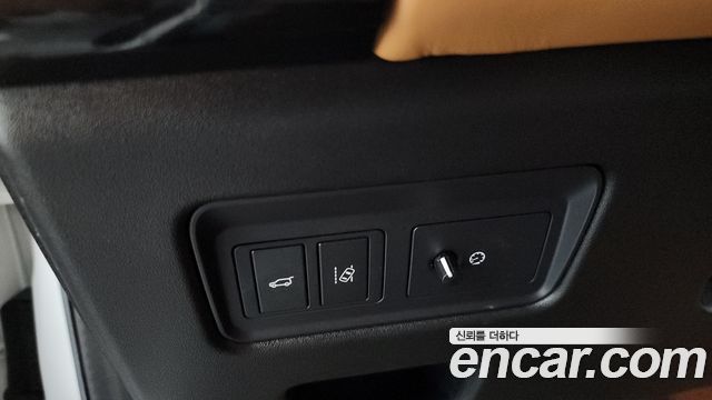 Land Rover Discovery 2018 — photo 38