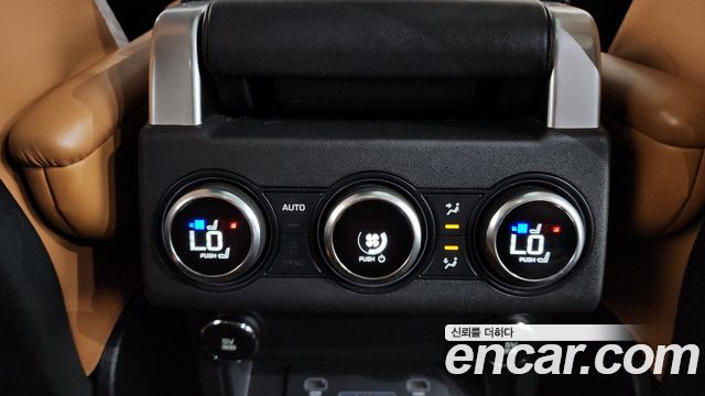 Land Rover Discovery 2018 — photo 39
