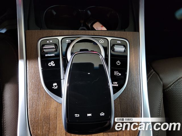 Mercedes-Benz G-Class 2021 — photo 17