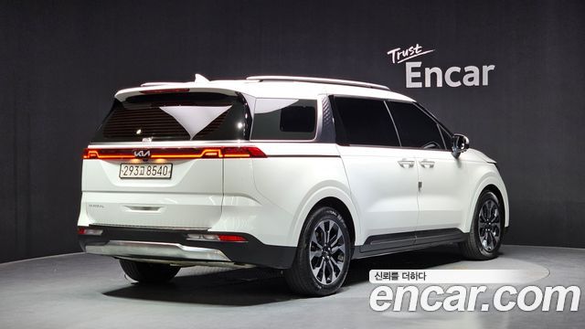 Kia Canival 2023 — photo 2
