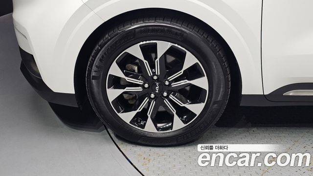 Kia Canival 2023 — photo 5