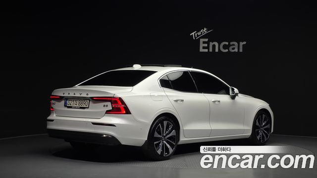 Volvo S60 2024 — photo 2