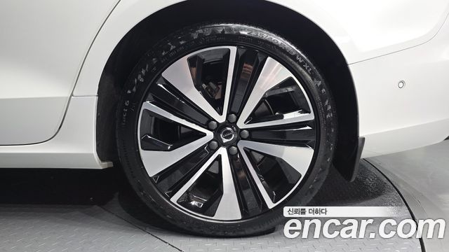 Volvo S60 2024 — photo 5