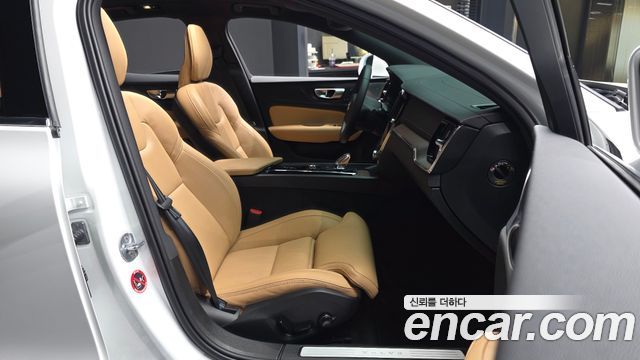 Volvo S60 2024 — photo 17