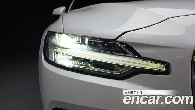 Volvo S60 2024 — photo 8