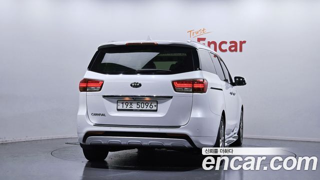 Kia Canival 2018 — photo 4