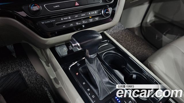 Kia Canival 2018 — photo 9