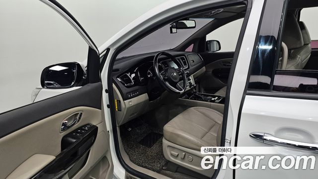 Kia Canival 2018 — photo 10