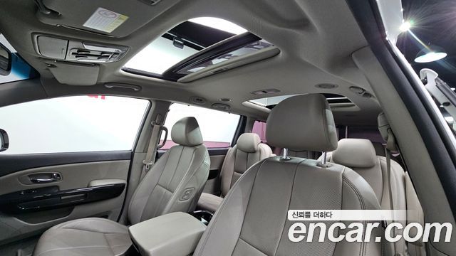 Kia Canival 2018 — photo 17