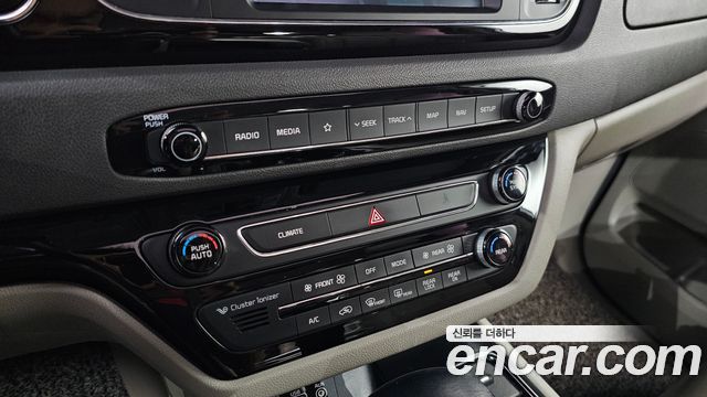 Kia Canival 2018 — photo 19