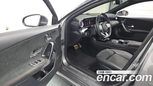 Mercedes-Benz A-Class 2023 — photo 10
