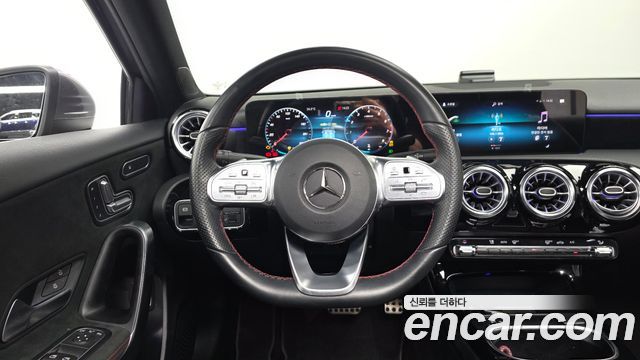 Mercedes-Benz A-Class 2023 — photo 12