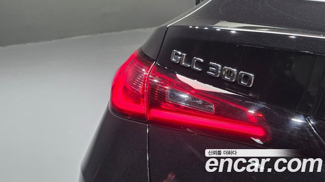 Mercedes-Benz GLC-Class 2025 — photo 9