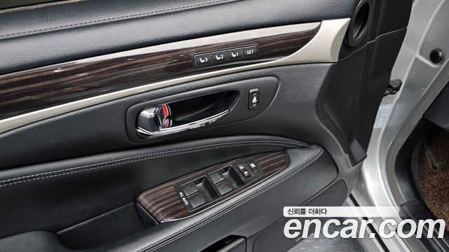 Lexus LS 2014 — photo 19