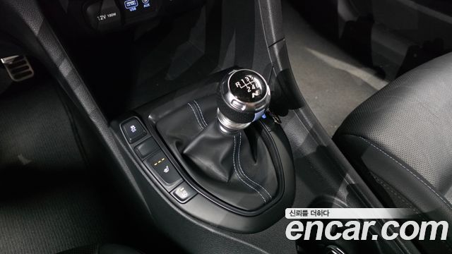 Hyundai Veloster 2019 — photo 9