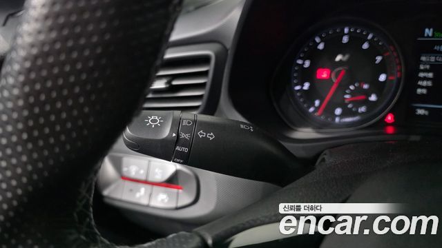 Hyundai Veloster 2019 — photo 14