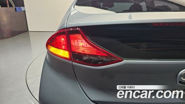 Hyundai Ioniq 2018 — photo 9