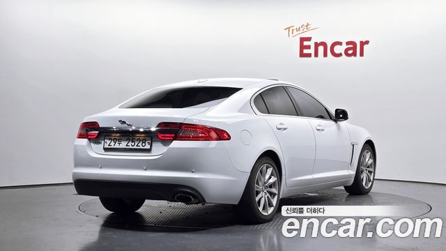 Jaguar XF 2012 — photo 2