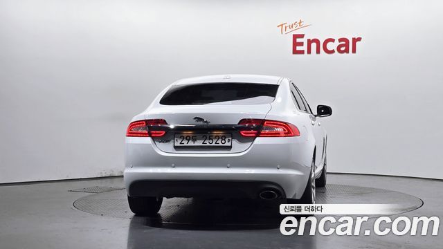 Jaguar XF 2012 — photo 4