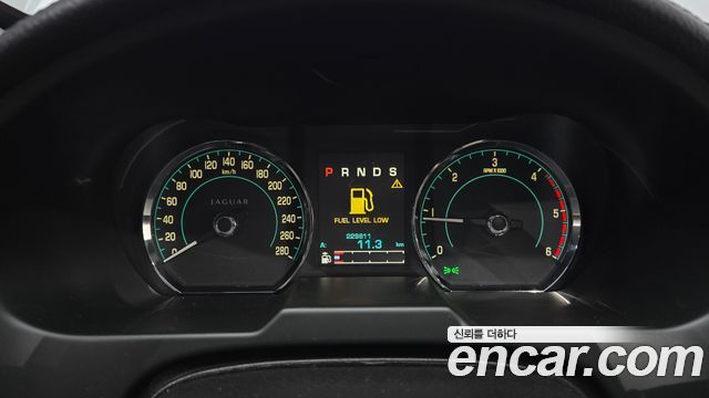 Jaguar XF 2012 — photo 8