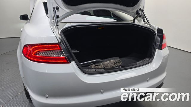 Jaguar XF 2012 — photo 18