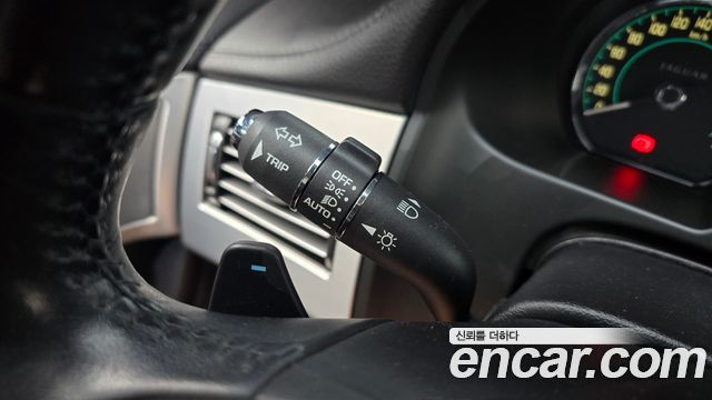 Jaguar XF 2012 — photo 19