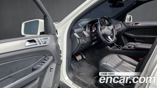 Mercedes-Benz GLE-Class 2018 — photo 10