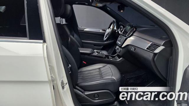 Mercedes-Benz GLE-Class 2018 — photo 11