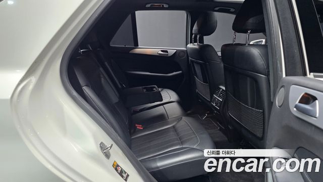 Mercedes-Benz GLE-Class 2018 — photo 12