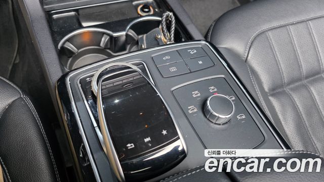 Mercedes-Benz GLE-Class 2018 — photo 17