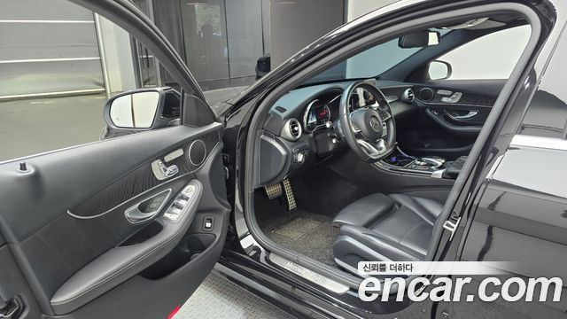 Mercedes-Benz C-Class 2018 — photo 10