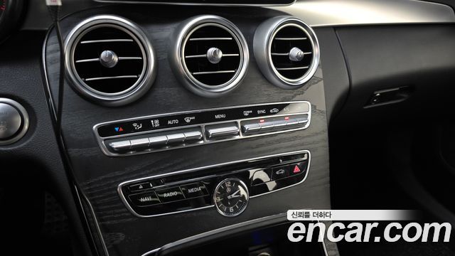 Mercedes-Benz C-Class 2018 — photo 16