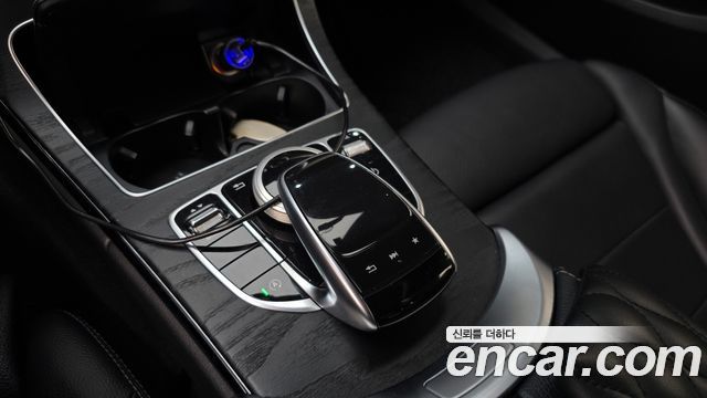 Mercedes-Benz C-Class 2018 — photo 17