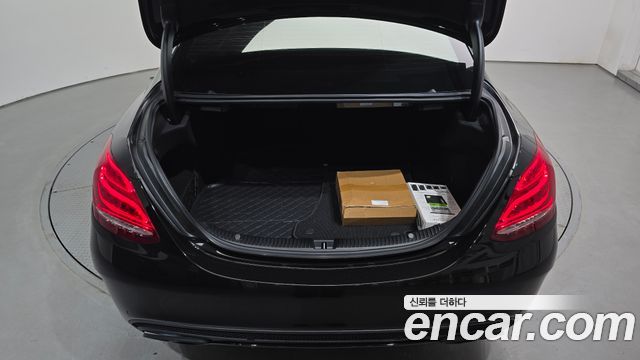 Mercedes-Benz C-Class 2018 — photo 20