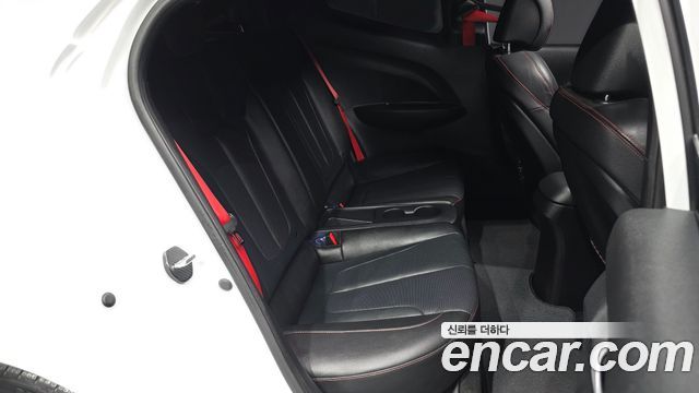 Hyundai Veloster 2018 — photo 12