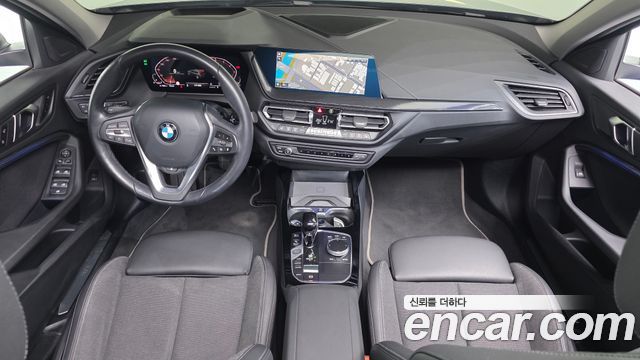 BMW 1-Series 2023 — photo 10